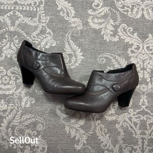 Clarks Women's Brown Leather Ankle Zip Booties Size 9.5W Casual